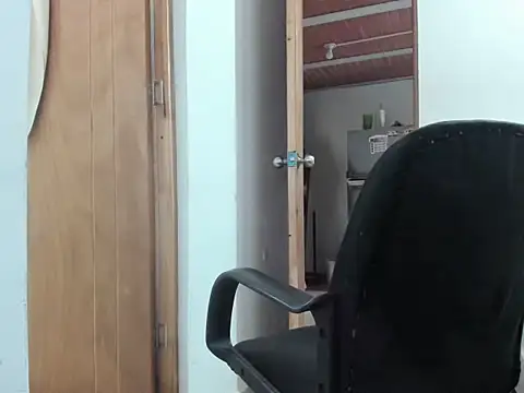 Snapshot of caiiobahia chatting on November 25, 2:06 pm caiiobahia online show from November 25, 2:06 pm