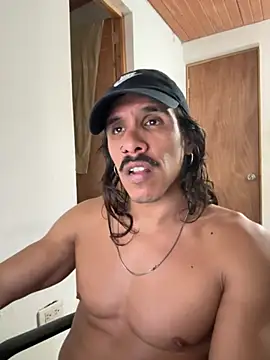 Snapshot of caiiobahia chatting on December 2, 3:18 pm caiiobahia online show from December 2, 3:18 pm