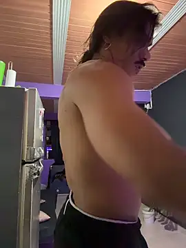 Snapshot of caiiobahia chatting on December 16, 3:00 am caiiobahia online show from December 16, 3:00 am