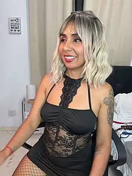 Emilyvalk  online show from May 26, 11:01 pm