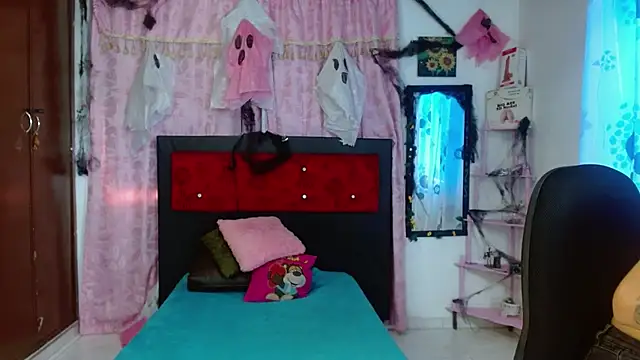 Snapshot of laila_dam chatting on October 24, 8:49 pm laila dam online show from October 24, 8:49 pm