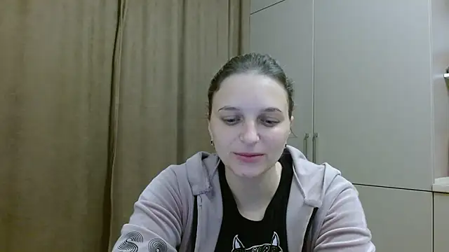 Snapshot of ElisSky301 chatting on November 6, 9:37 pm ElisSky301 online show from November 6, 9:37 pm