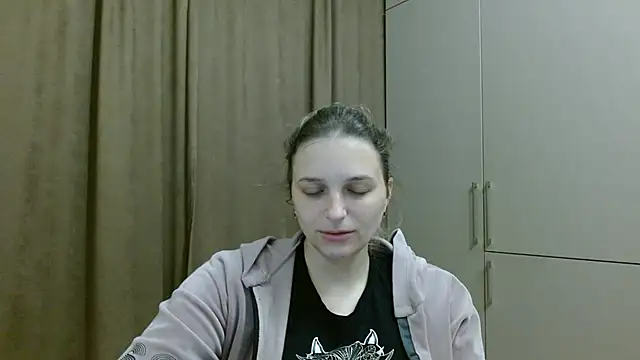 Snapshot of ElisSky301 chatting on November 21, 8:51 pm ElisSky301 online show from November 21, 8:51 pm