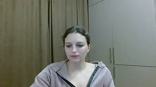 Snapshot of ElisSky301 chatting on November 22, 8:52 pm ElisSky301 online show from November 22, 8:52 pm