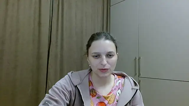Snapshot of ElisSky301 chatting on November 25, 9:37 pm ElisSky301 online show from November 25, 9:37 pm