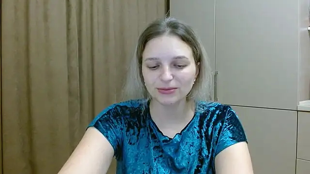 Snapshot of ElisSky301 chatting on December 3, 8:40 pm ElisSky301 online show from December 3, 8:40 pm