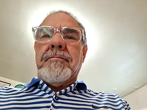 Snapshot of pena633 chatting on November 15, 3:52 pm pena633 online show from November 15, 3:52 pm