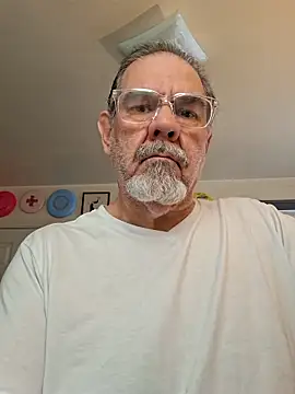 Snapshot of pena633 chatting on December 5, 2:47 pm pena633 online show from December 5, 2:47 pm