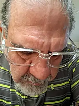 Snapshot of pena633 chatting on December 17, 3:40 pm pena633 online show from December 17, 3:40 pm