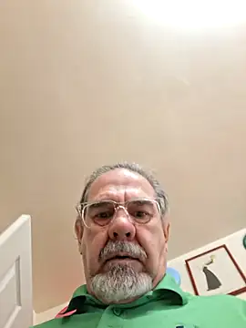 Snapshot of pena633 chatting on December 18, 4:13 pm pena633 online show from December 18, 4:13 pm