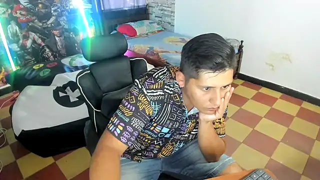 Snapshot of maiker_lozano_ chatting on October 24, 6:04 pm maiker lozano  online show from October 24, 6:04 pm