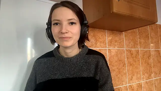 Snapshot of KindraScullion chatting on October 23, 8:24 am KindraScullion online show from October 23, 8:24 am