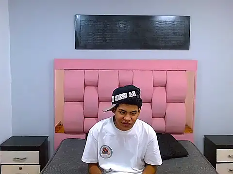 Snapshot of Yordi_Alpha chatting on December 16, 1:05 pm Yordi Alpha online show from December 16, 1:05 pm