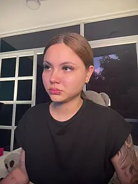 Snapshot of Beella1_ chatting on November 19, 11:32 am Beella1 online show from November 19, 11:32 am