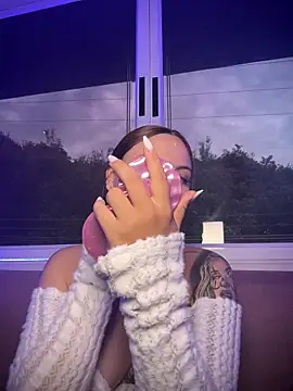 Snapshot of Beella1_ chatting on December 2, 11:59 am Beella1 online show from December 2, 11:59 am