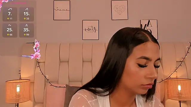 Snapshot of ameliebelle_ chatting on November 21, 12:37 pm ameliebelle online show from November 21, 12:37 pm