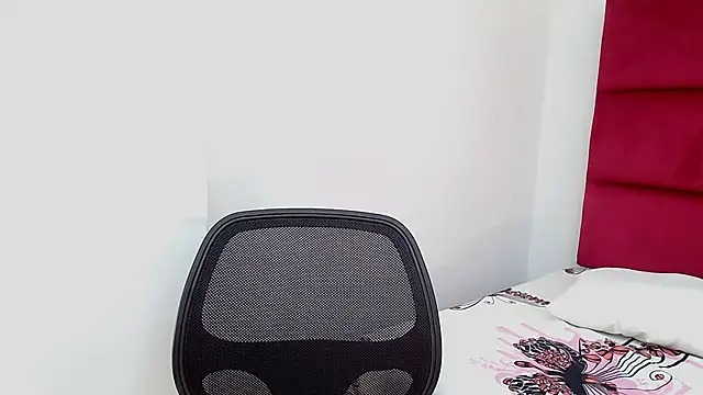 Flirty Vibes online show from November 4, 2:49 pm