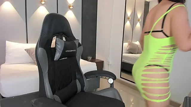 Snapshot of mia_collins96 chatting on March 1, 2:24 am mia collins96 online show from March 1, 2:24 am