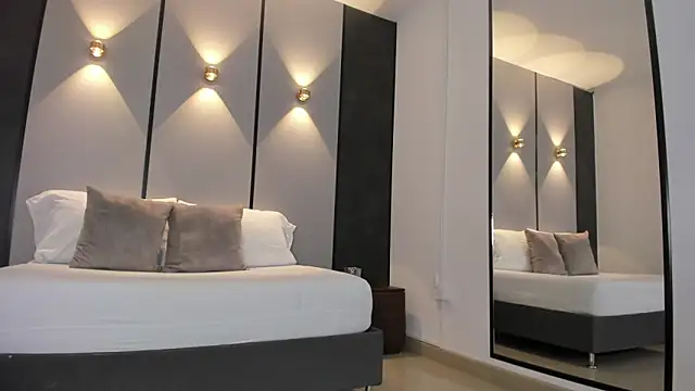 Snapshot of mia_collins96 chatting on March 3, 2:18 am mia collins96 online show from March 3, 2:18 am