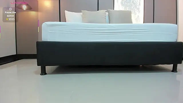 mia collins96 online show from March 28, 3:06 am