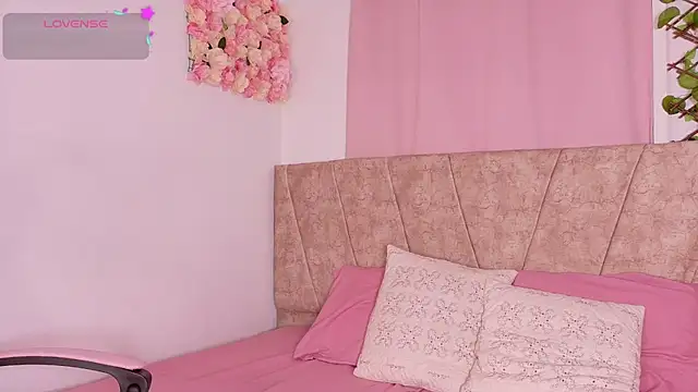 Snapshot of Karina_Wong chatting on November 19, 7:25 pm Karina Wong online show from November 19, 7:25 pm