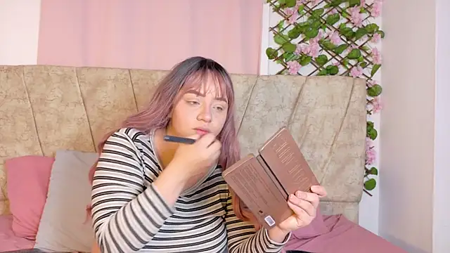 Snapshot of Karina_Wong chatting on November 23, 8:52 pm Karina Wong online show from November 23, 8:52 pm