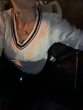 Snapshot of GoddesslaylaX chatting on November 12, 7:09 am GoddesslaylaX online show from November 12, 7:09 am