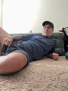 D13ON3L online show from November 9, 6:06 pm