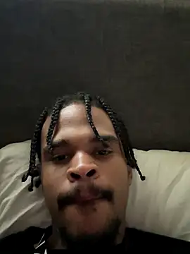 Snapshot of Mrmakeherwet_Tez chatting on October 24, 9:33 pm Mrmakeherwet Tez online show from October 24, 9:33 pm