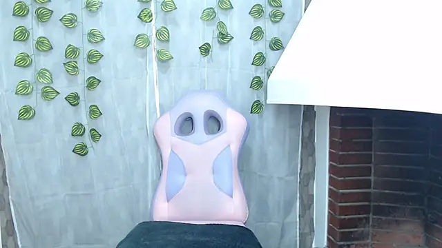 Snapshot of amelia_cutee chatting on October 29, 8:21 pm amelia cutee online show from October 29, 8:21 pm