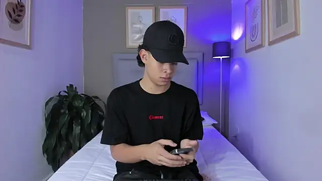 Snapshot of ApoloRicci chatting on October 30, 8:09 pm ApoloRicci online show from October 30, 8:09 pm