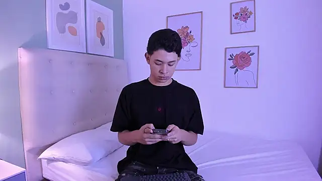 Snapshot of ApoloRicci chatting on December 14, 7:29 pm ApoloRicci online show from December 14, 7:29 pm