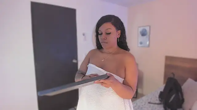 Snapshot of YariRose chatting on January 7, 1:35 pm YariRose online show from January 7, 1:35 pm