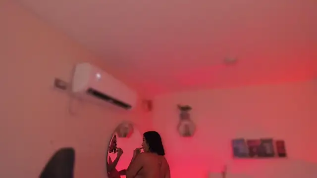 Snapshot of YariRose chatting on February 14, 1:30 pm YariRose online show from February 14, 1:30 pm