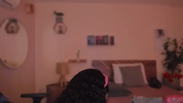 Snapshot of YariRose chatting on February 16, 1:51 pm YariRose online show from February 16, 1:51 pm