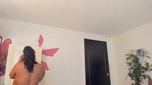 Snapshot of YariRose chatting on March 2, 2:24 pm YariRose online show from March 2, 2:24 pm