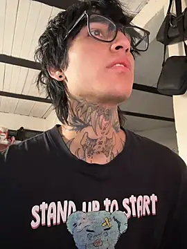 Snapshot of sflps chatting on February 15, 3:53 pm sflps online show from February 15, 3:53 pm