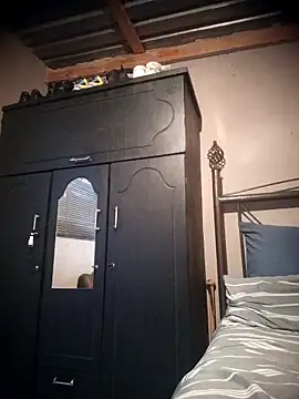 Pussylover911o online show from November 27, 3:36 pm