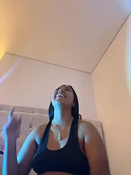 aly nicols online show from November 14, 11:35 pm