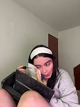 Snapshot of Selena_Roa chatting on December 14, 12:38 am Selena Roa online show from December 14, 12:38 am