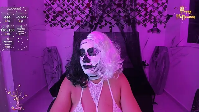 Snapshot of Karly_Closson chatting on October 30, 4:47 am Karly Closson online show from October 30, 4:47 am