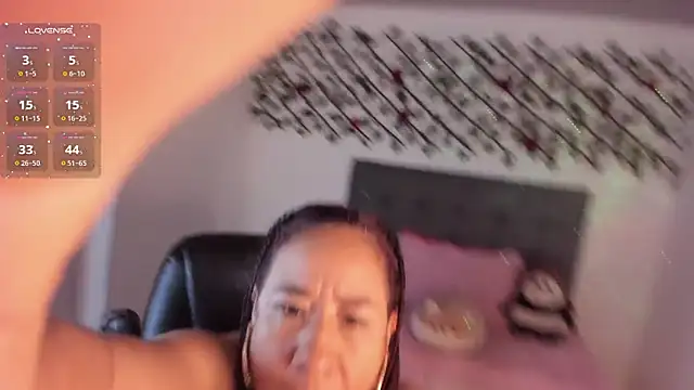 Snapshot of Karly_Closson chatting on December 2, 3:23 am Karly Closson online show from December 2, 3:23 am