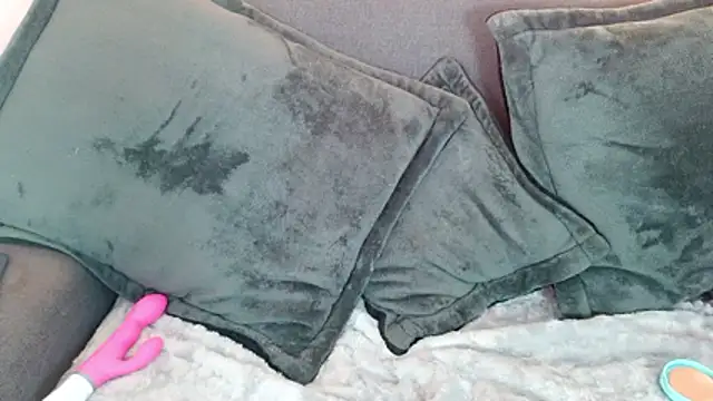 mia roux1 online show from April 5, 7:22 pm