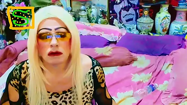 Snapshot of horni4luv chatting on December 2, 12:05 am horni4luv online show from December 2, 12:05 am