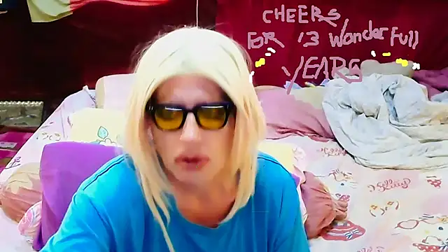 Snapshot of horni4luv chatting on February 23, 8:01 am horni4luv online show from February 23, 8:01 am