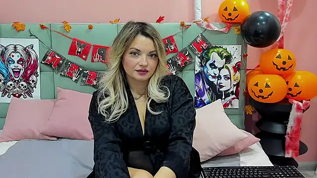 Snapshot of WilmaSanders chatting on October 22, 2:23 am WilmaSanders online show from October 22, 2:23 am