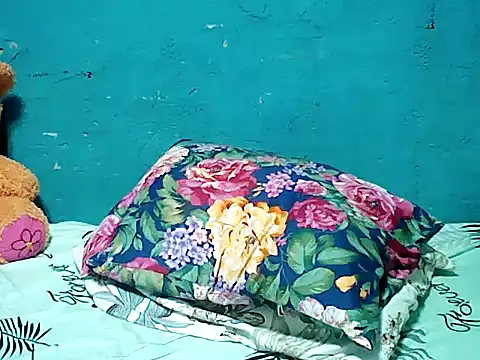 Snapshot of SmallluncutCock chatting on November 18, 1:44 am SmallluncutCock online show from November 18, 1:44 am