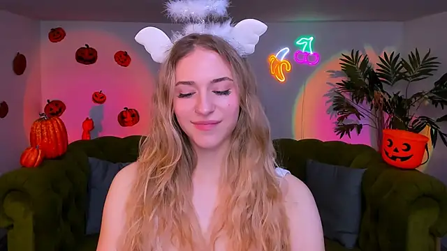 sassy cutie online show from November 6, 8:43 pm