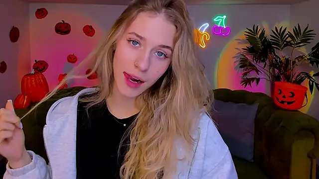 sassy cutie online show from November 10, 6:01 am