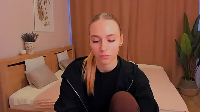 sassy cutie online show from February 18, 2:24 pm